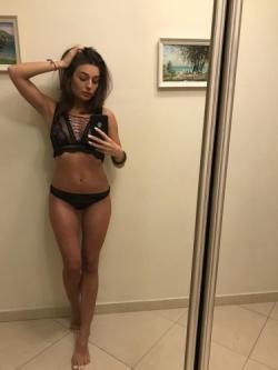 Neşeli kendi yeri olan escort Gülcan